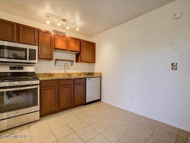 350 N Silverbell Rd Apt 145, Tucson, AZ 85745