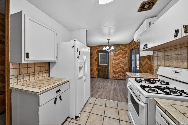 155 Seacomber Pl, San Antonio, TX 78242