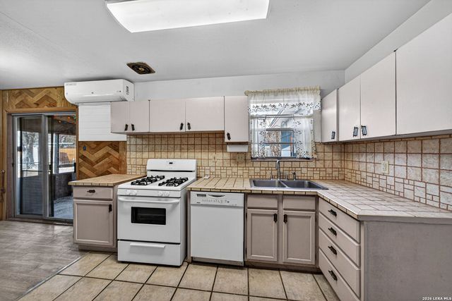 155 Seacomber Pl, San Antonio, TX 78242