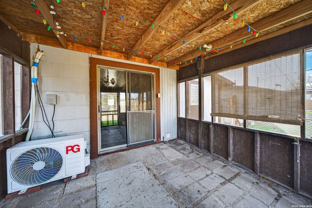 155 Seacomber Pl, San Antonio, TX 78242