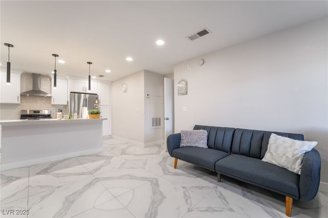 2200 South Fort Apache Road 1038, Las Vegas, NV 89117