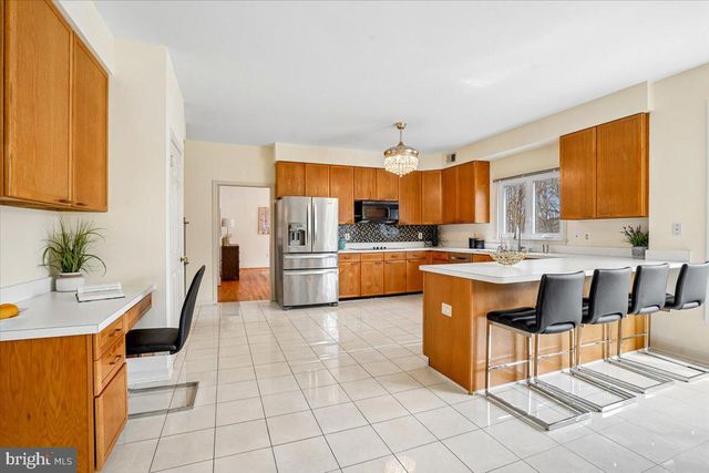 5 MAIDENS BOWER CT, Potomac, MD 20854