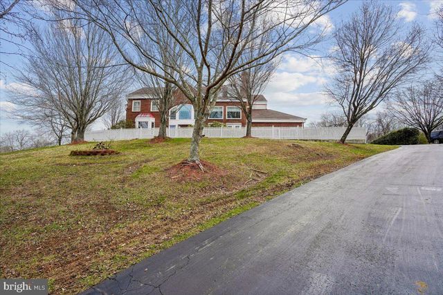 5 MAIDENS BOWER CT, Potomac, MD 20854