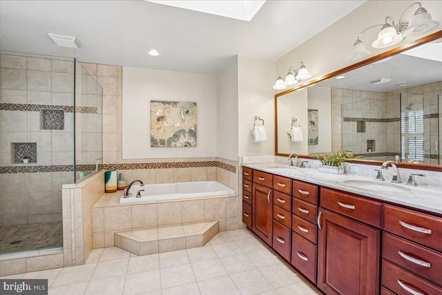 5 MAIDENS BOWER CT, Potomac, MD 20854