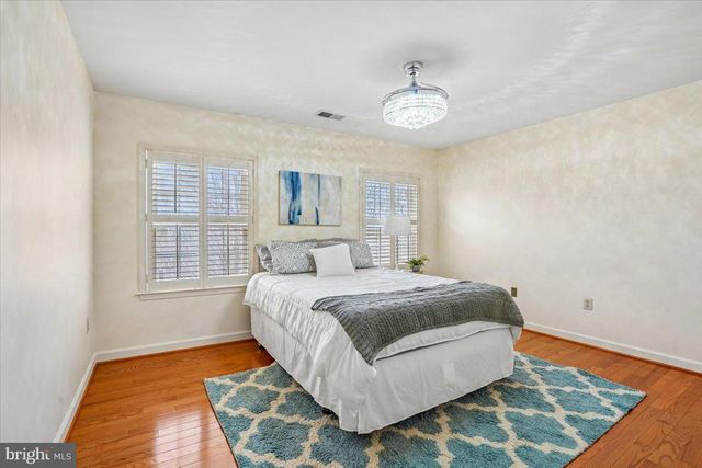 5 MAIDENS BOWER CT, Potomac, MD 20854