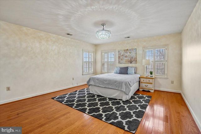 5 MAIDENS BOWER CT, Potomac, MD 20854