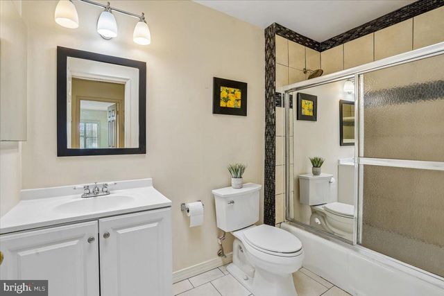 5 MAIDENS BOWER CT, Potomac, MD 20854