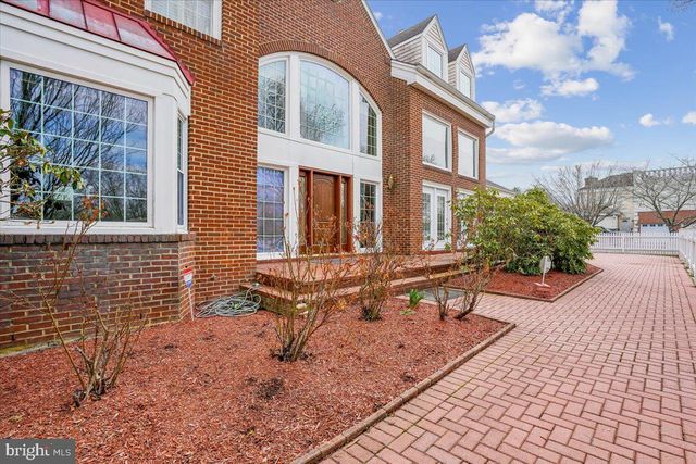 5 MAIDENS BOWER CT, Potomac, MD 20854