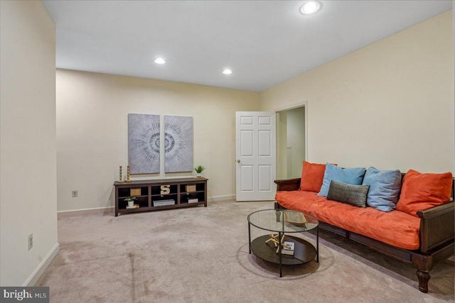 5 MAIDENS BOWER CT, Potomac, MD 20854