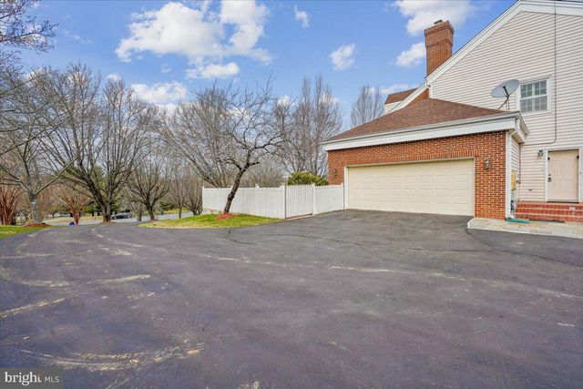 5 MAIDENS BOWER CT, Potomac, MD 20854