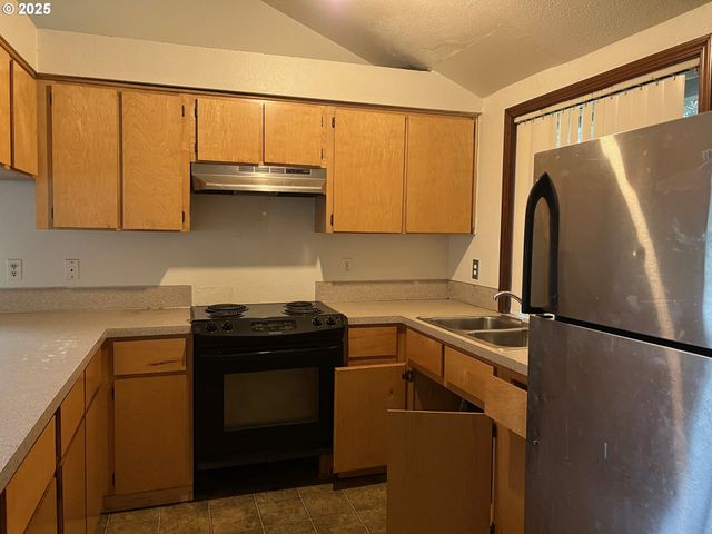 18830 Sw BUTTERNUT St, Beaverton, OR 97078