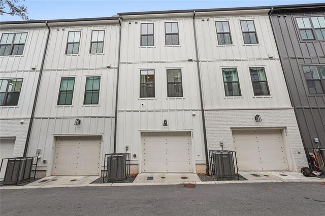 193 Chestnut Circle 38, Atlanta, GA 30342