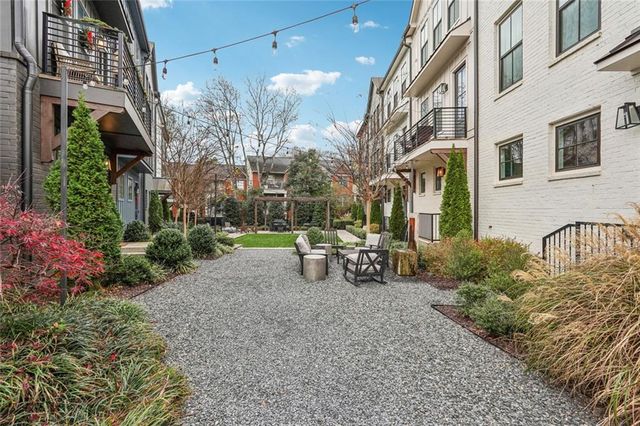 193 Chestnut Circle 38, Atlanta, GA 30342