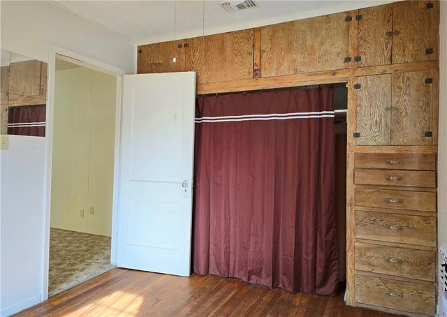 1105 E 5th St, Alice, TX 78332