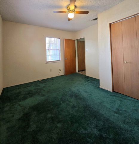 1105 E 5th St, Alice, TX 78332