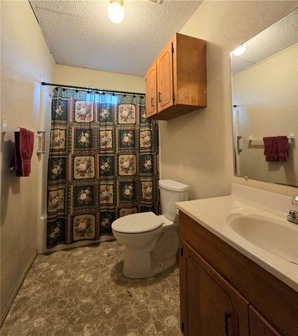 1105 E 5th St, Alice, TX 78332