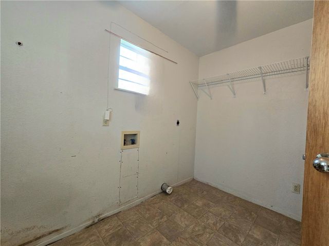 1105 E 5th St, Alice, TX 78332