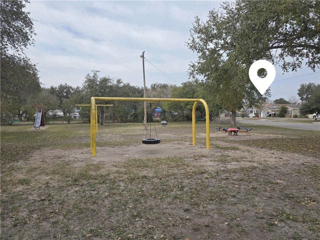 1105 E 5th St, Alice, TX 78332