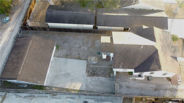 1105 E 5th St, Alice, TX 78332