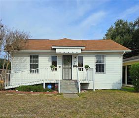 1105 E 5th St, Alice, TX 78332