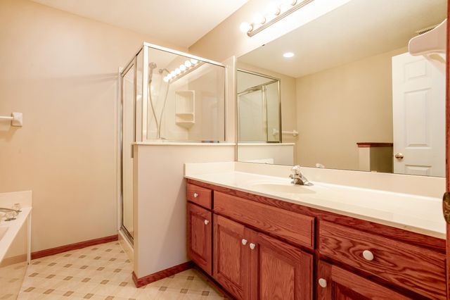 1513 Pine Pointe, White Bear Lake, MN 55110