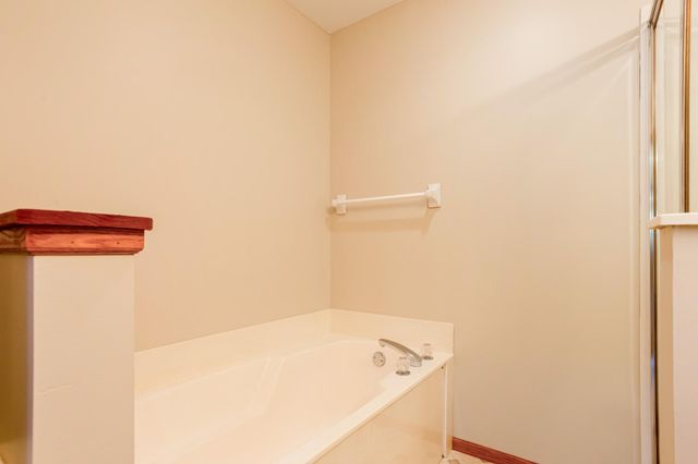 1513 Pine Pointe, White Bear Lake, MN 55110