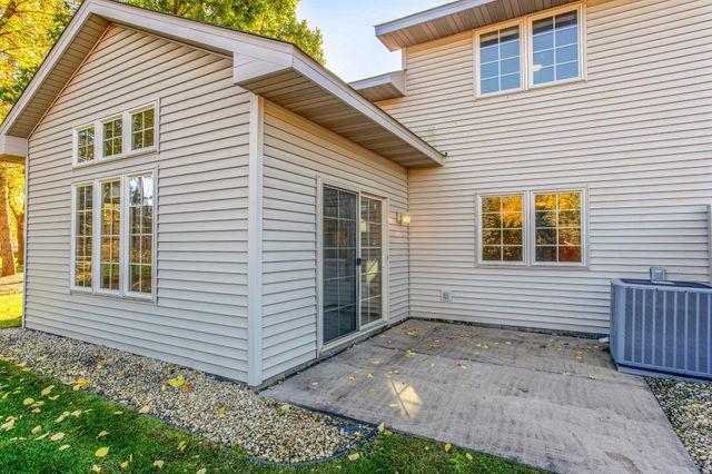 1513 Pine Pointe, White Bear Lake, MN 55110