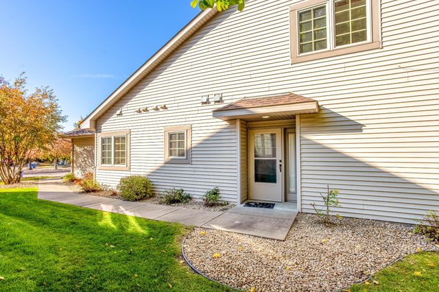 1513 Pine Pointe, White Bear Lake, MN 55110