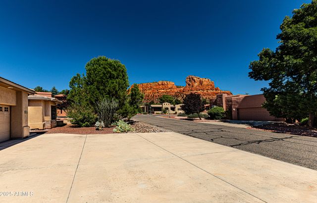 205 OAKCREEK Drive, Sedona, AZ 86351