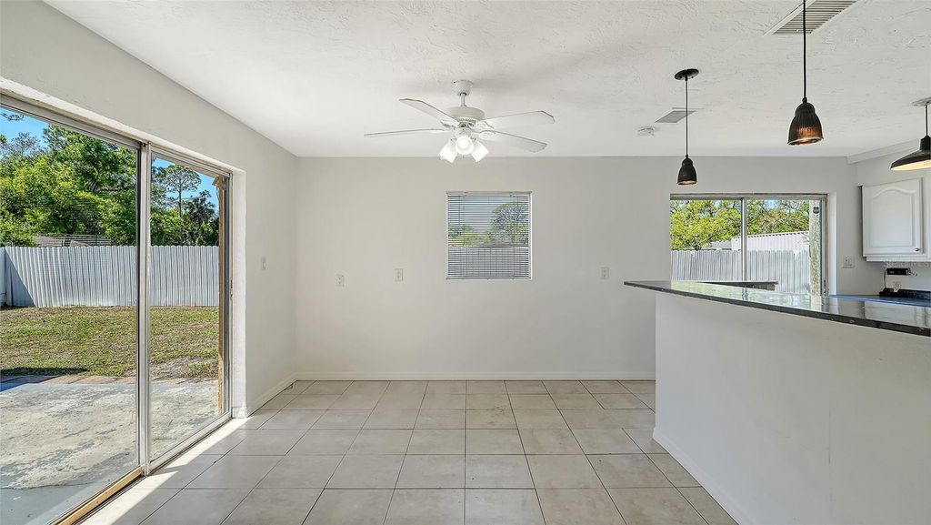 Image 11 of property listing at 6008 9TH STREET E, Bradenton, FL 34203