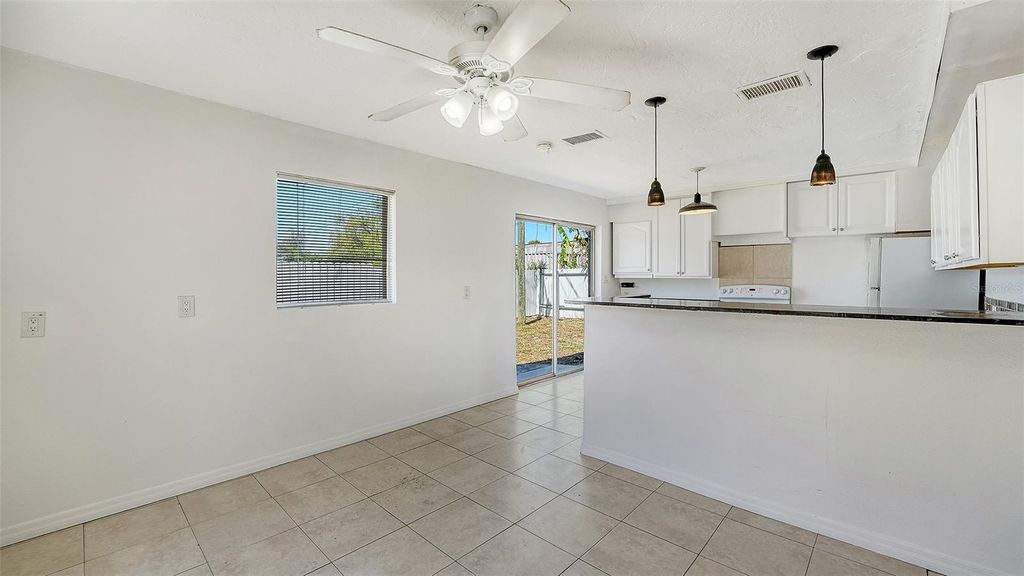 Image 12 of property listing at 6008 9TH STREET E, Bradenton, FL 34203