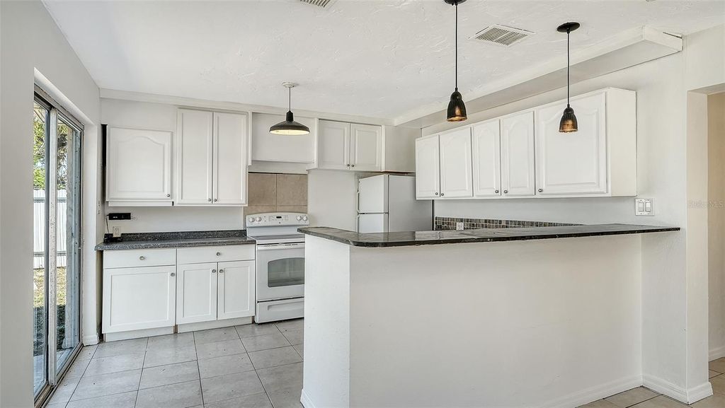 Image 13 of property listing at 6008 9TH STREET E, Bradenton, FL 34203