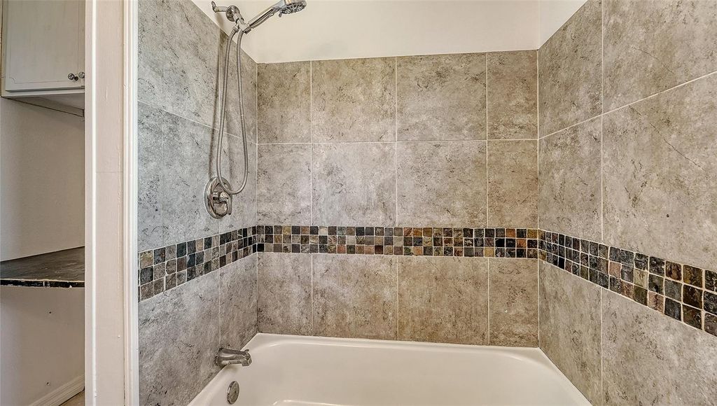 Image 23 of property listing at 6008 9TH STREET E, Bradenton, FL 34203