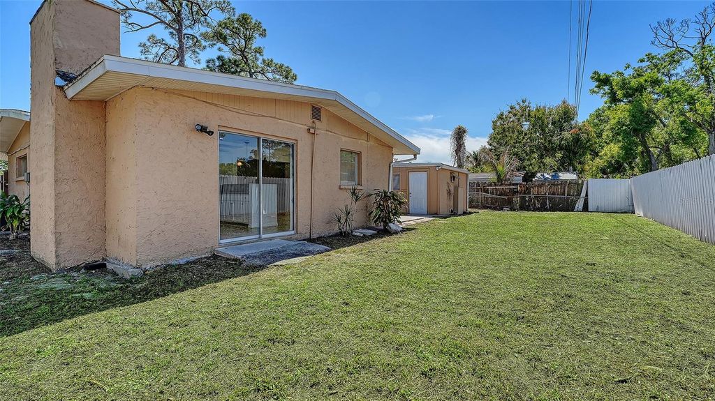 Image 34 of property listing at 6008 9TH STREET E, Bradenton, FL 34203