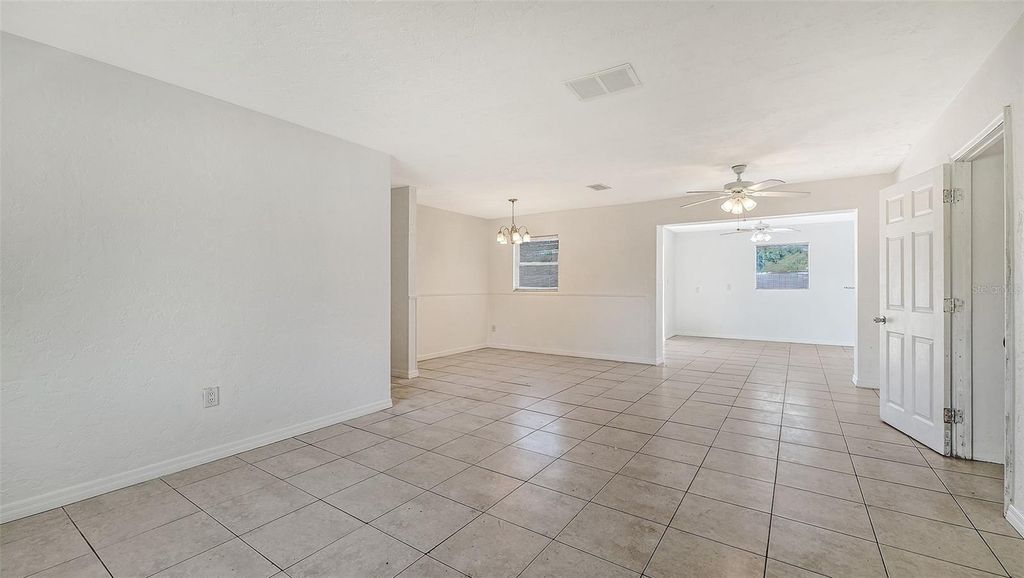 Image 6 of property listing at 6008 9TH STREET E, Bradenton, FL 34203