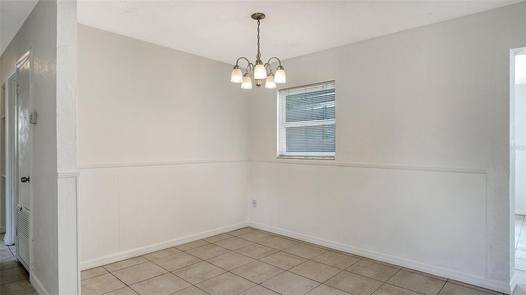 Image 10 of property listing at 6008 9TH STREET E, Bradenton, FL 34203