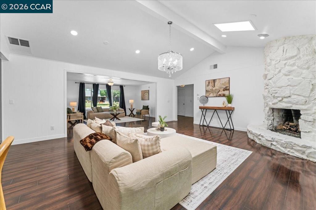 Image 12 of property listing at 8920 Barrhill Way, Fair Oaks, CA 95628