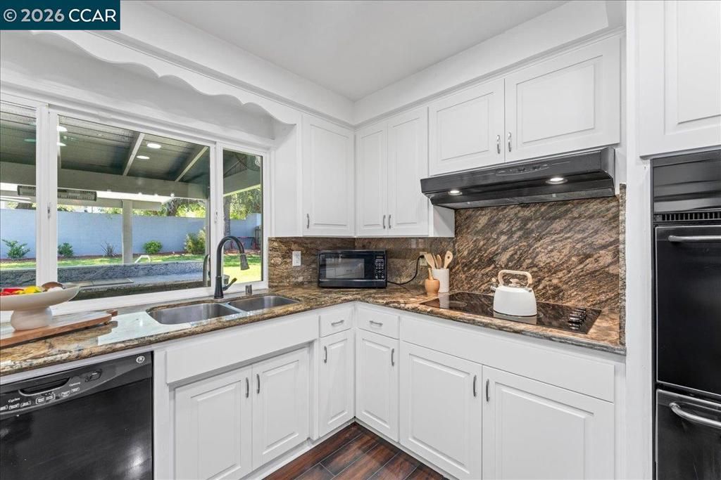 Image 20 of property listing at 8920 Barrhill Way, Fair Oaks, CA 95628