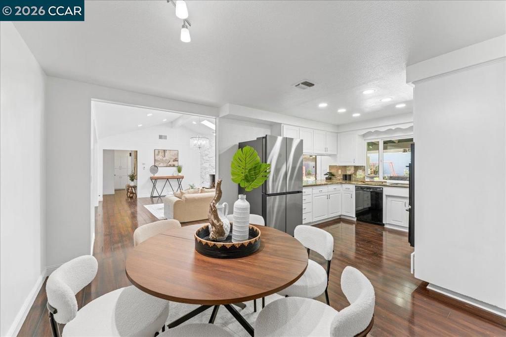 Image 22 of property listing at 8920 Barrhill Way, Fair Oaks, CA 95628