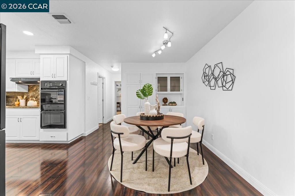 Image 23 of property listing at 8920 Barrhill Way, Fair Oaks, CA 95628