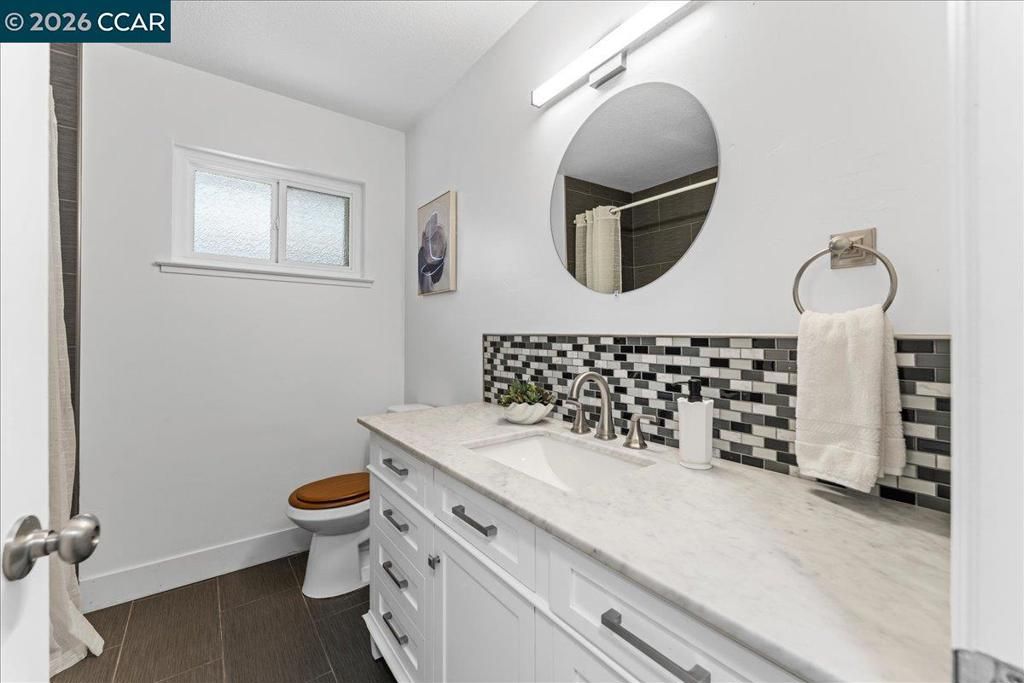 Image 34 of property listing at 8920 Barrhill Way, Fair Oaks, CA 95628