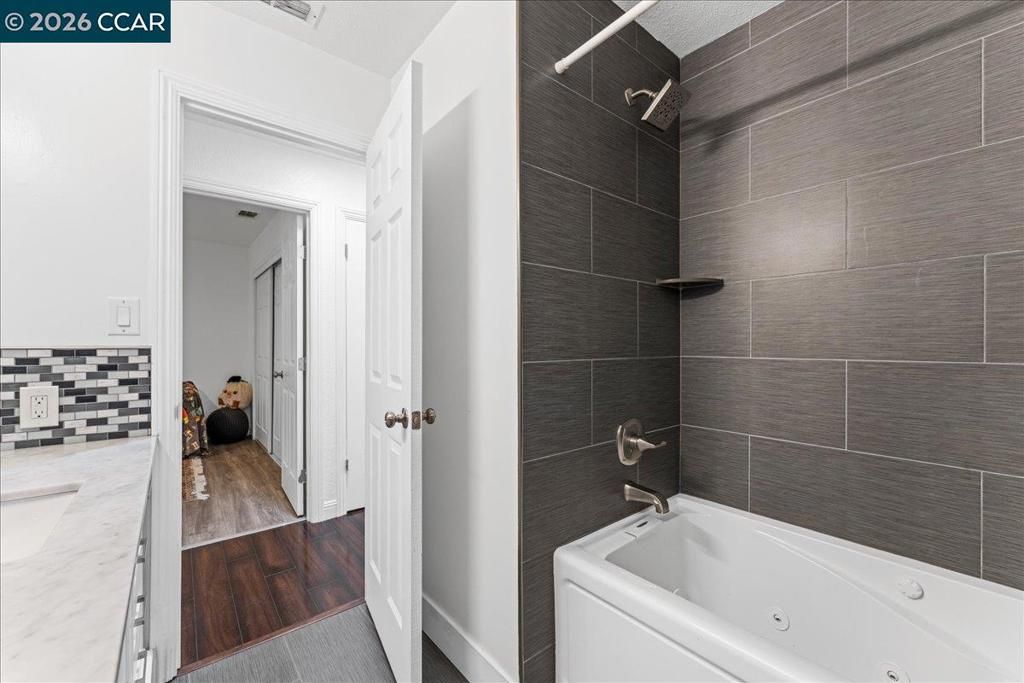 Image 35 of property listing at 8920 Barrhill Way, Fair Oaks, CA 95628