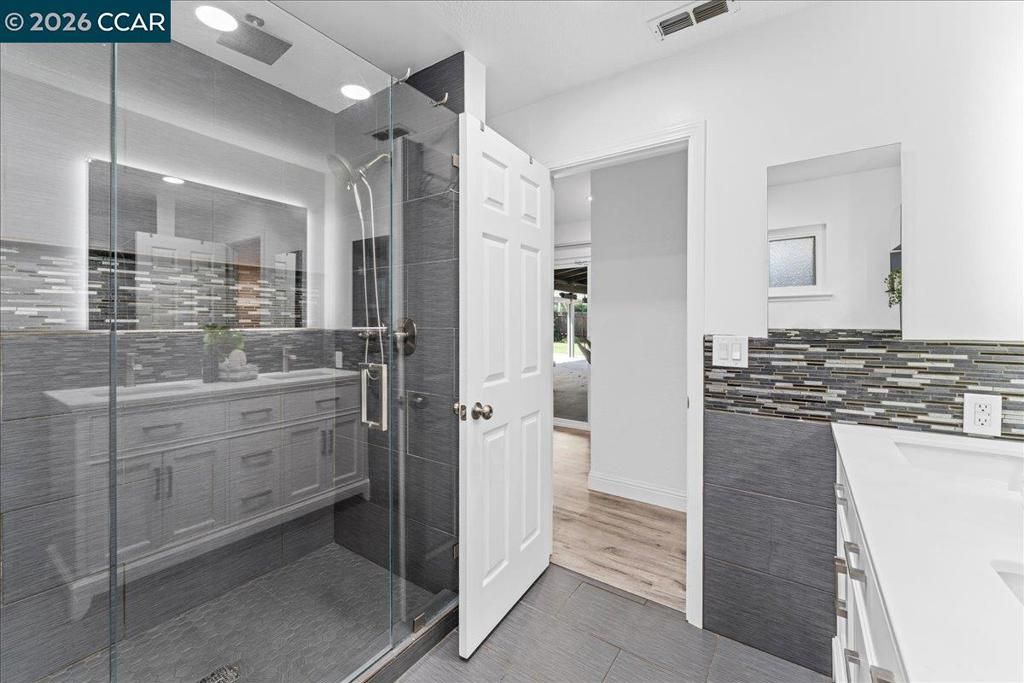 Image 43 of property listing at 8920 Barrhill Way, Fair Oaks, CA 95628