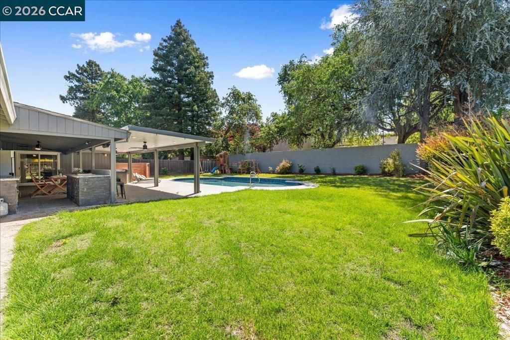 Image 56 of property listing at 8920 Barrhill Way, Fair Oaks, CA 95628