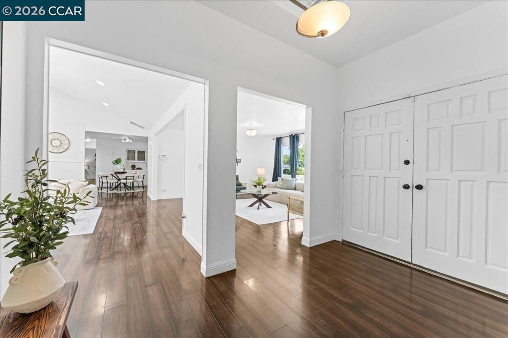 Image 6 of property listing at 8920 Barrhill Way, Fair Oaks, CA 95628