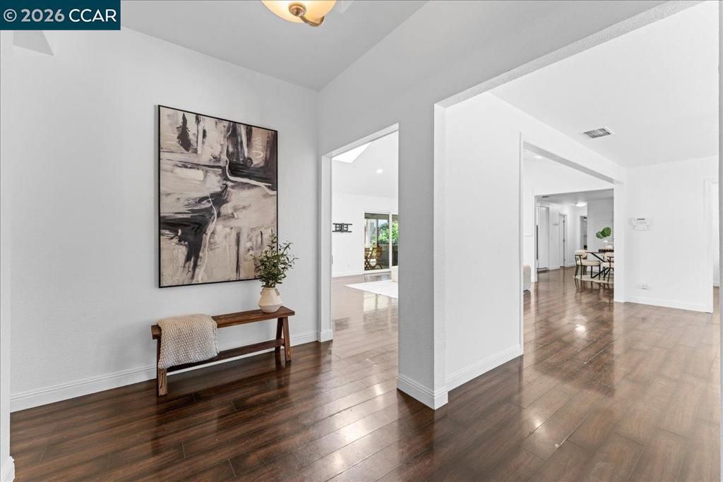 Image 7 of property listing at 8920 Barrhill Way, Fair Oaks, CA 95628