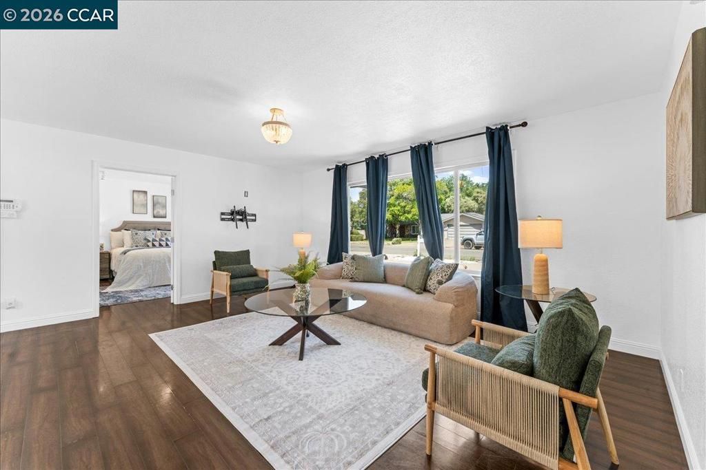 Image 8 of property listing at 8920 Barrhill Way, Fair Oaks, CA 95628