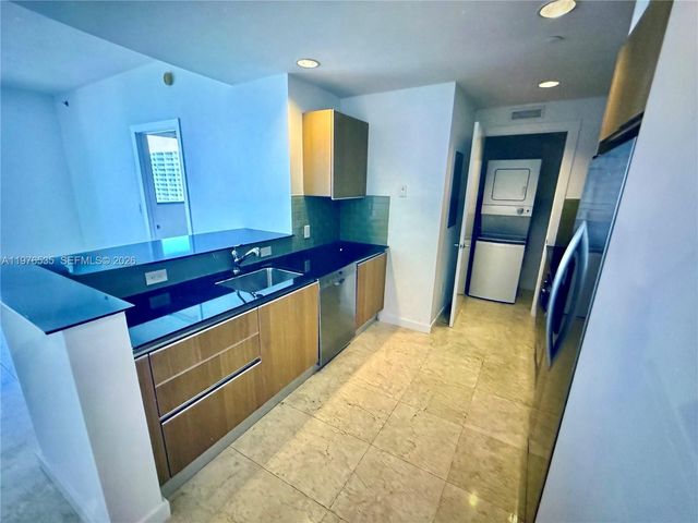 1060 Brickell Ave 3205, Miami, FL 33131