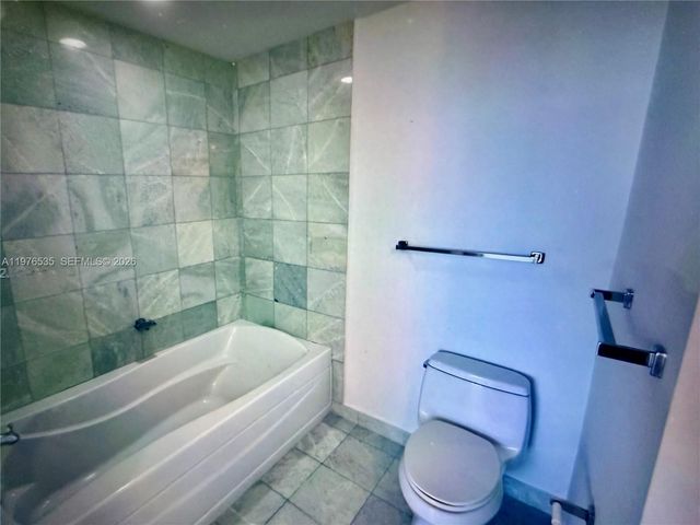 1060 Brickell Ave 3205, Miami, FL 33131