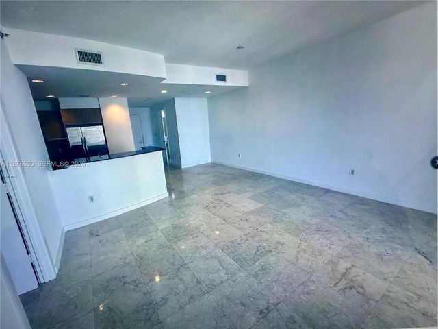 1060 Brickell Ave 3205, Miami, FL 33131